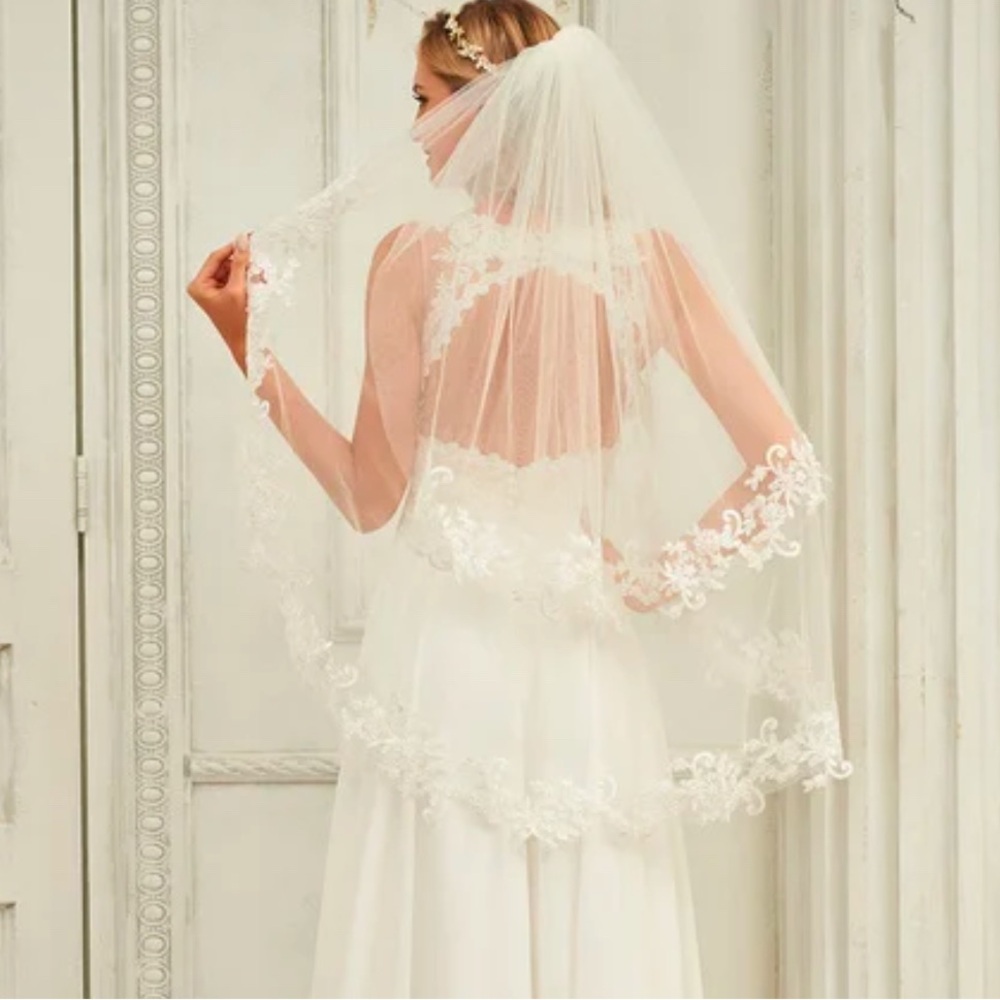 JJ’s House sweep chiffon wedding gown NWT